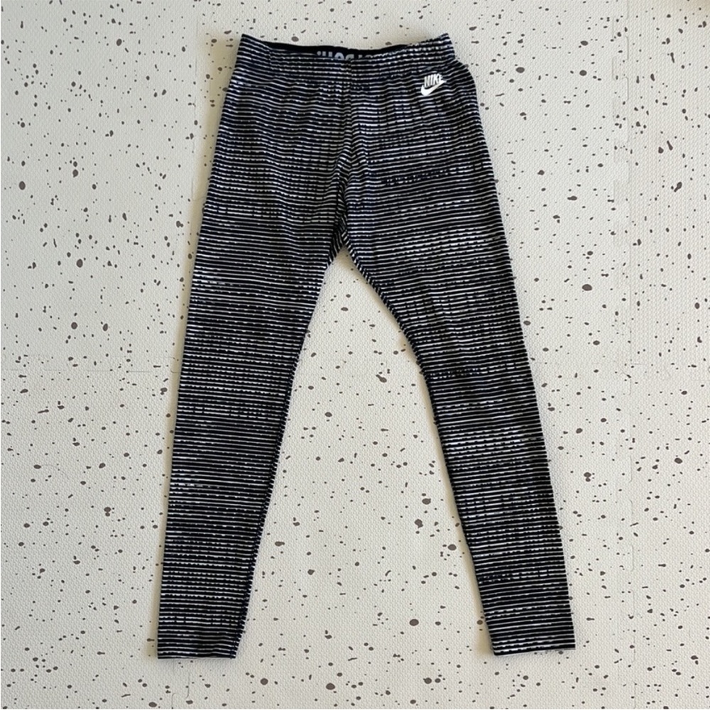 💘 NIKE - BLACK AND WHITE STRIPED LEGGINGS
